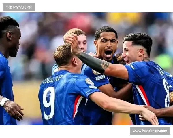 南美杯帕尔梅拉斯队新援首秀破门球迷欢呼